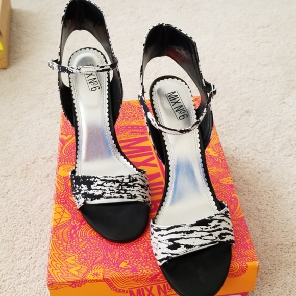 Black and White Sandals - Picture 2 of 8